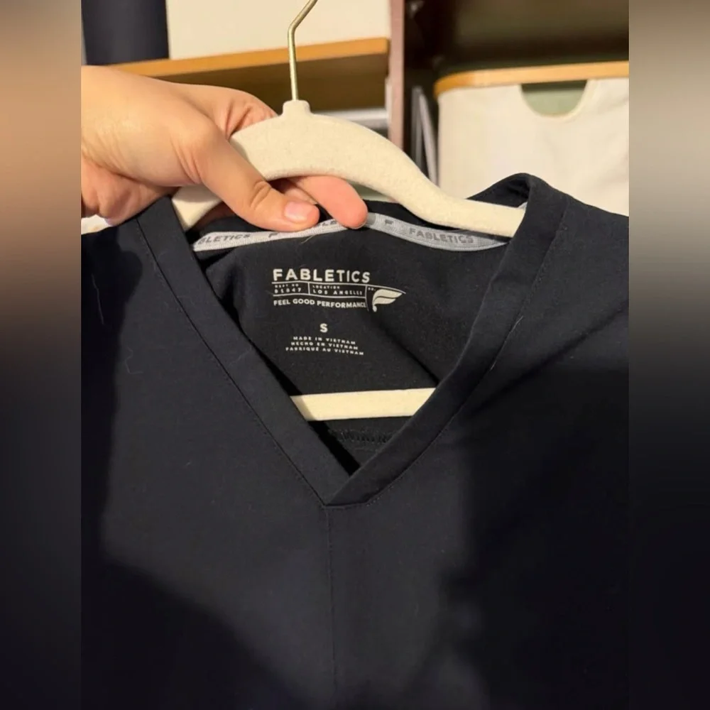 Fabletics scrubs - Picture 3 of 6